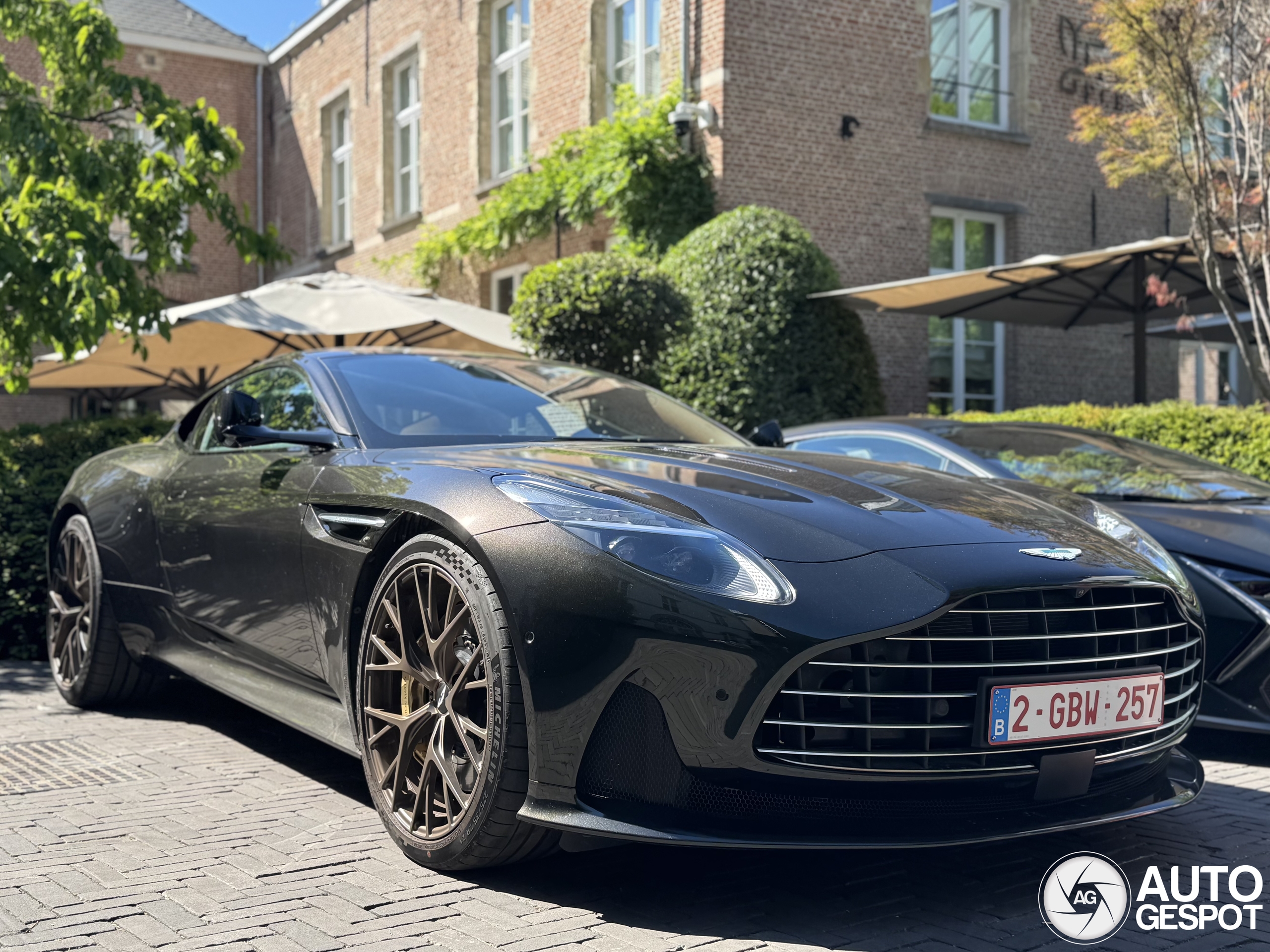 Aston Martin DB12