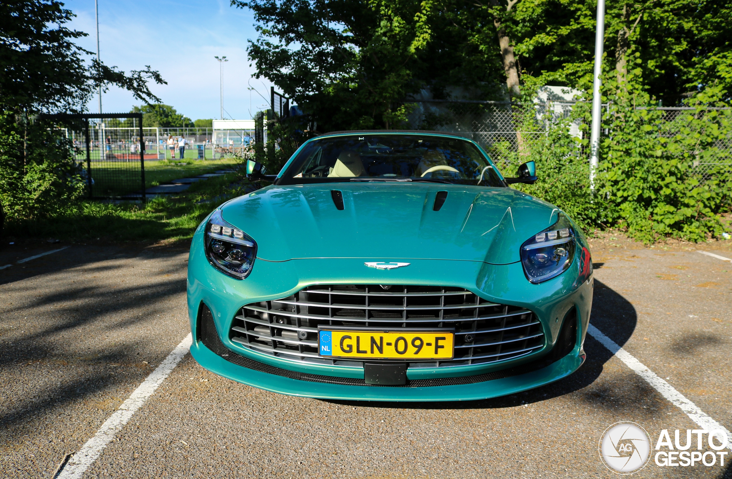 Aston Martin DB12 Volante