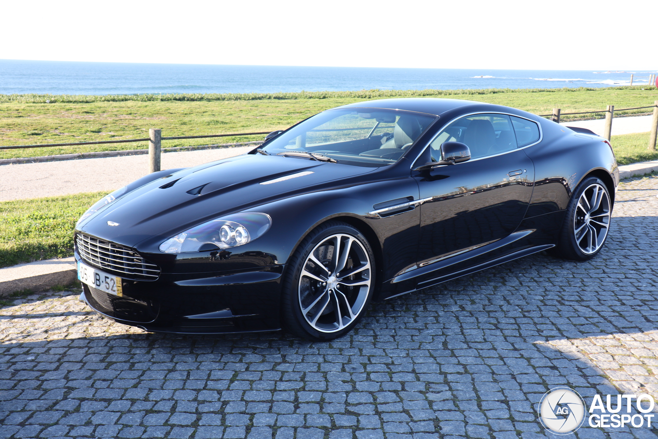 Aston Martin DBS Carbon Black Edition