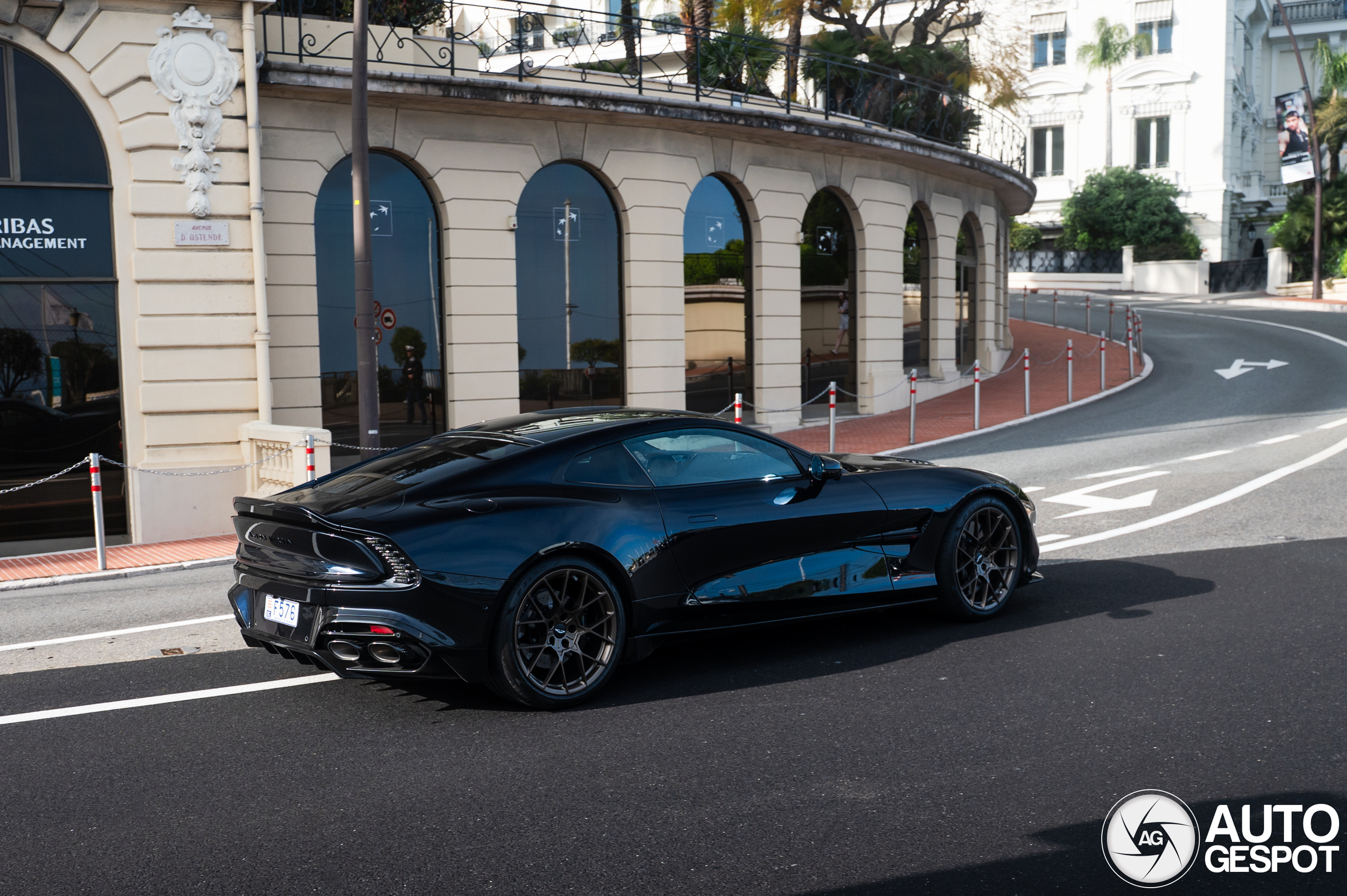 Aston Martin Vanquish 2025