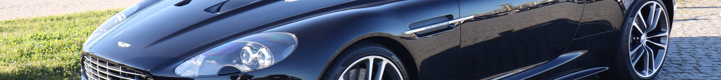 Aston Martin DBS Carbon Black Edition