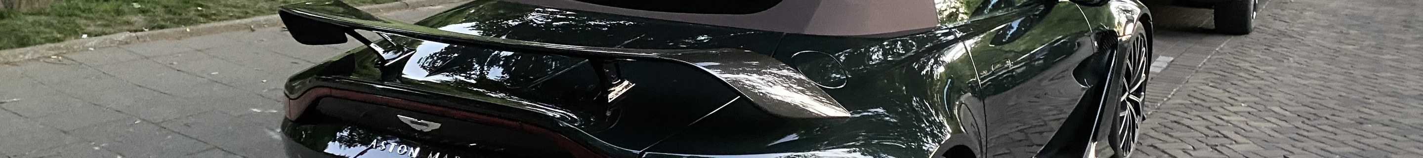 Aston Martin V12 Vantage Roadster 2023