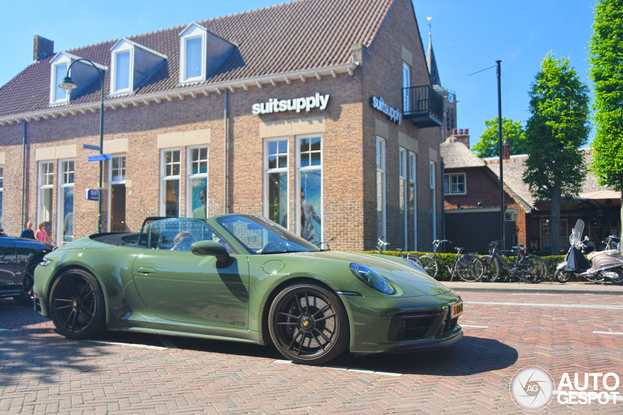 Porsche 992 Carrera 4 GTS Cabriolet