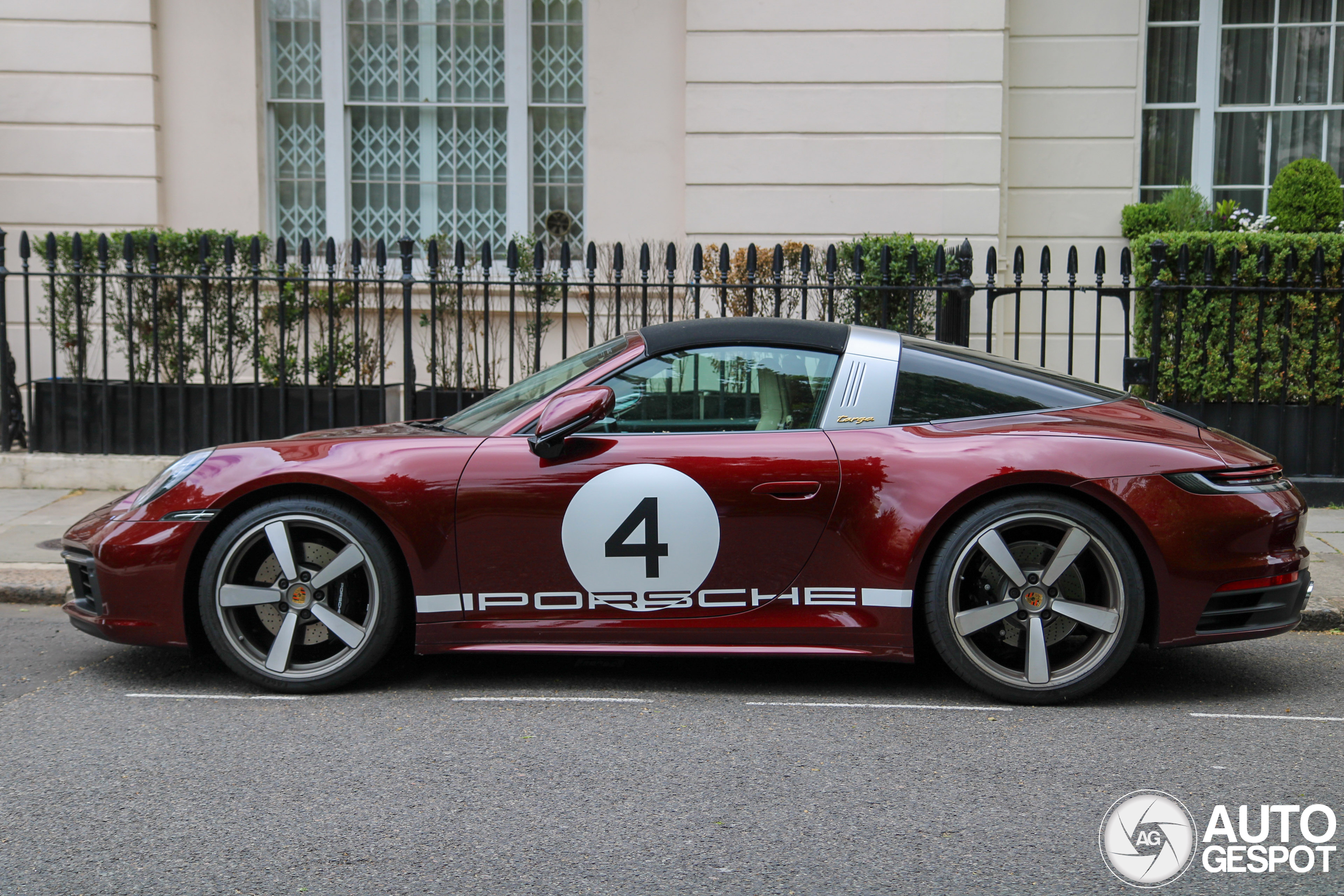 Porsche 992 Targa 4S Heritage Design Edition