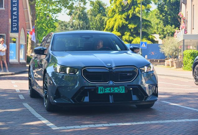 BMW M5 G90