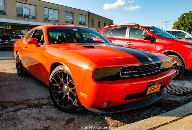 Dodge Challenger SRT-8