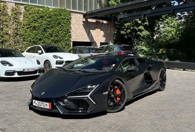 Lamborghini Revuelto