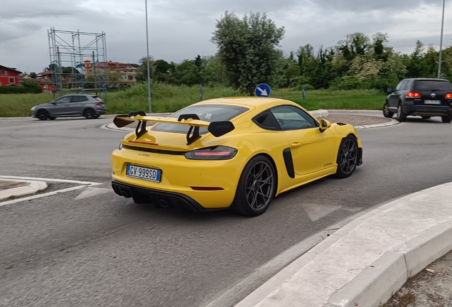 Porsche 718 Cayman GT4 RS