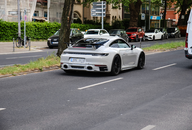 Porsche 992 Carrera 4 GTS