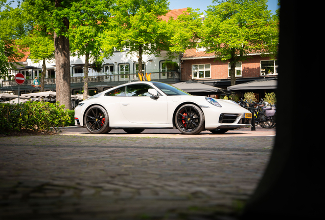 Porsche 992 Carrera 4S