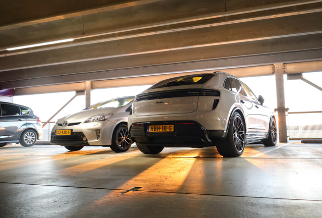 Porsche Macan EV Turbo