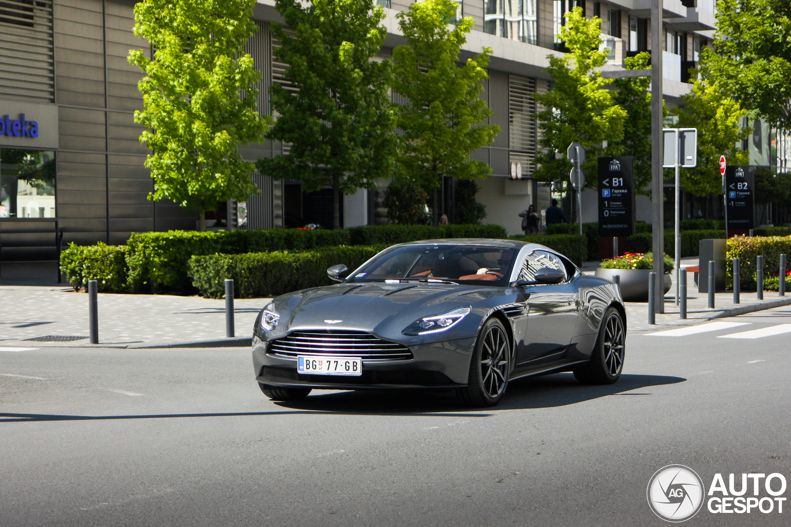 Aston Martin DB11