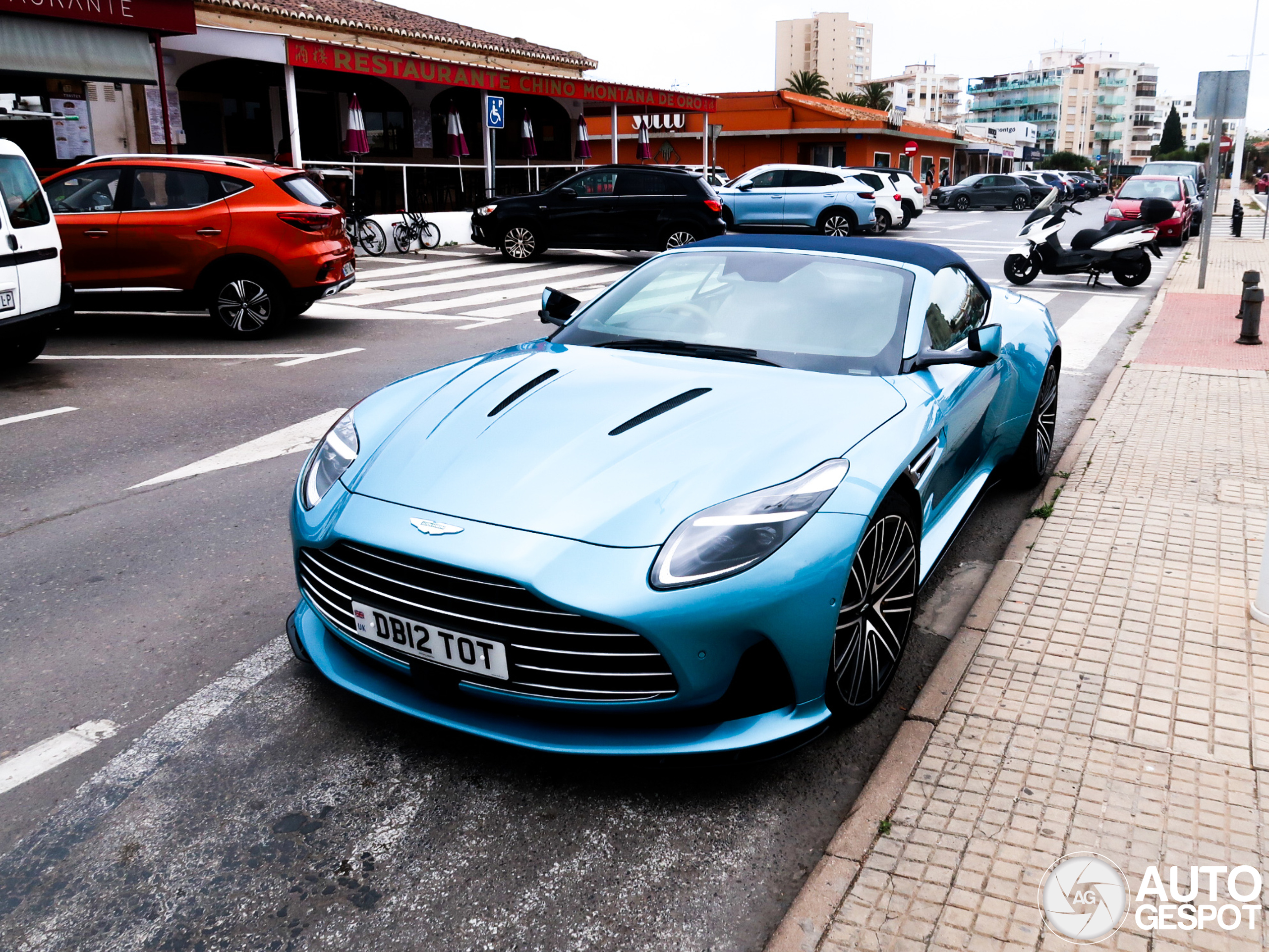 Aston Martin DB12 Volante