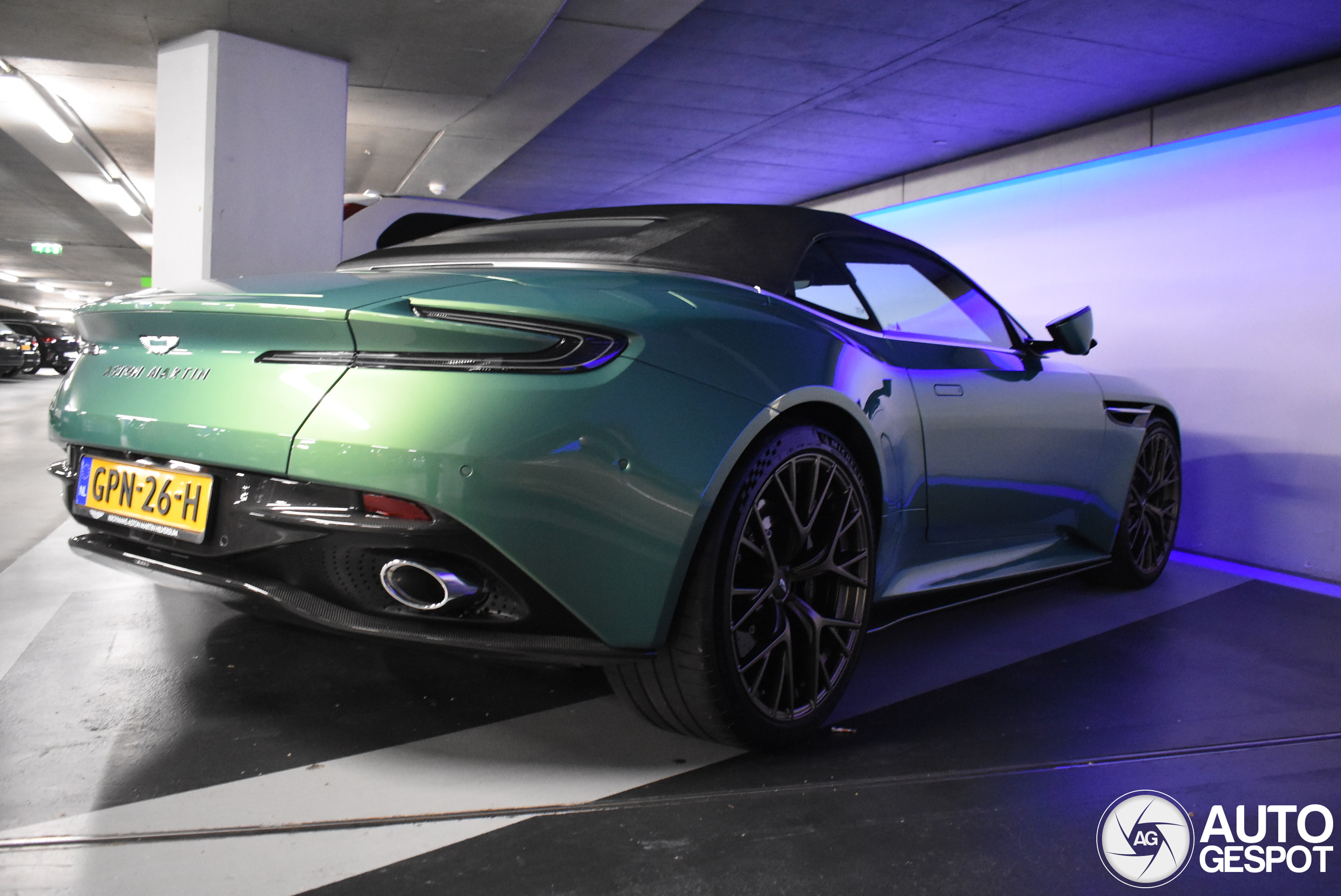 Aston Martin DB12 Volante