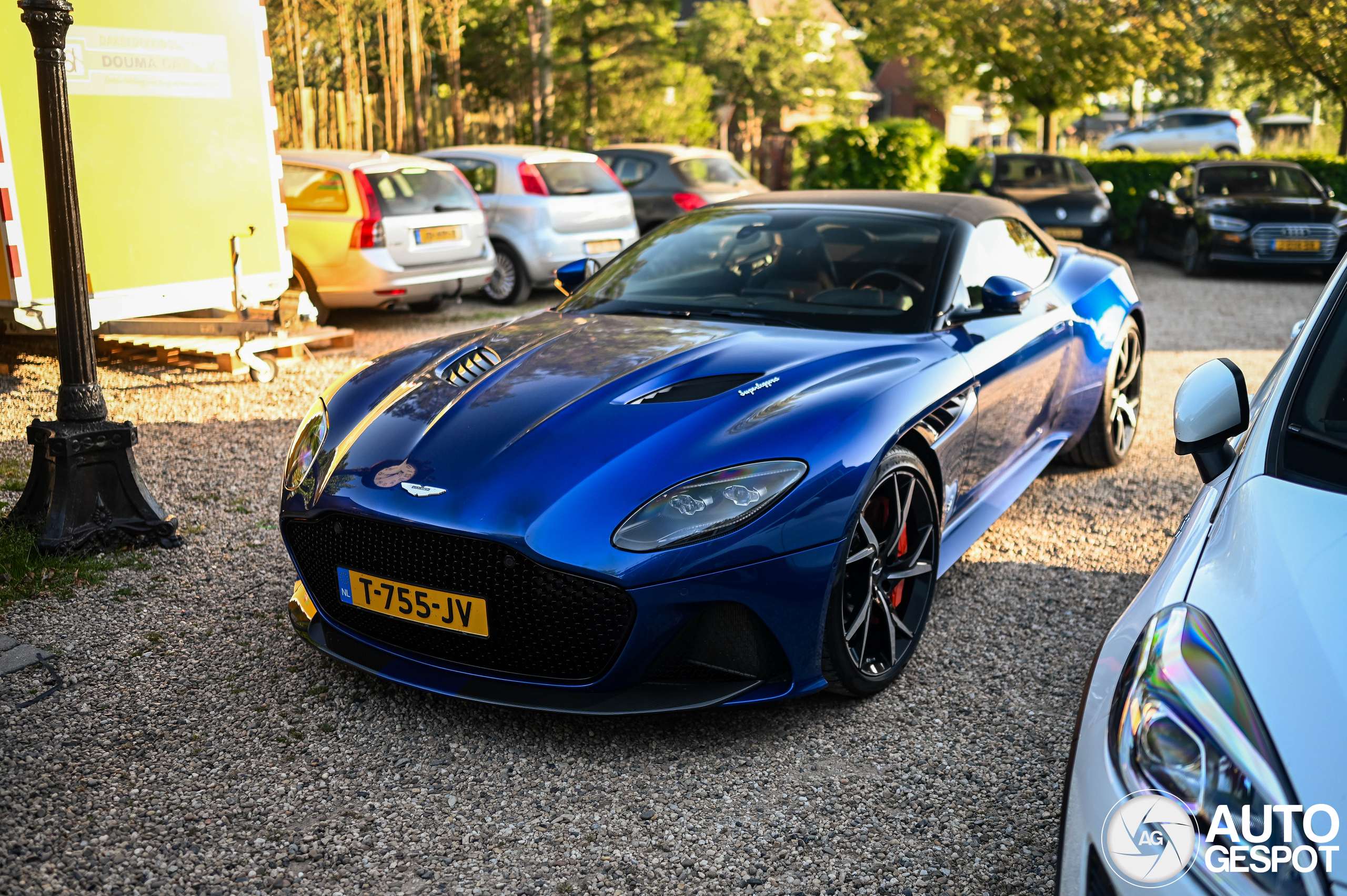 Aston Martin DBS Superleggera Volante
