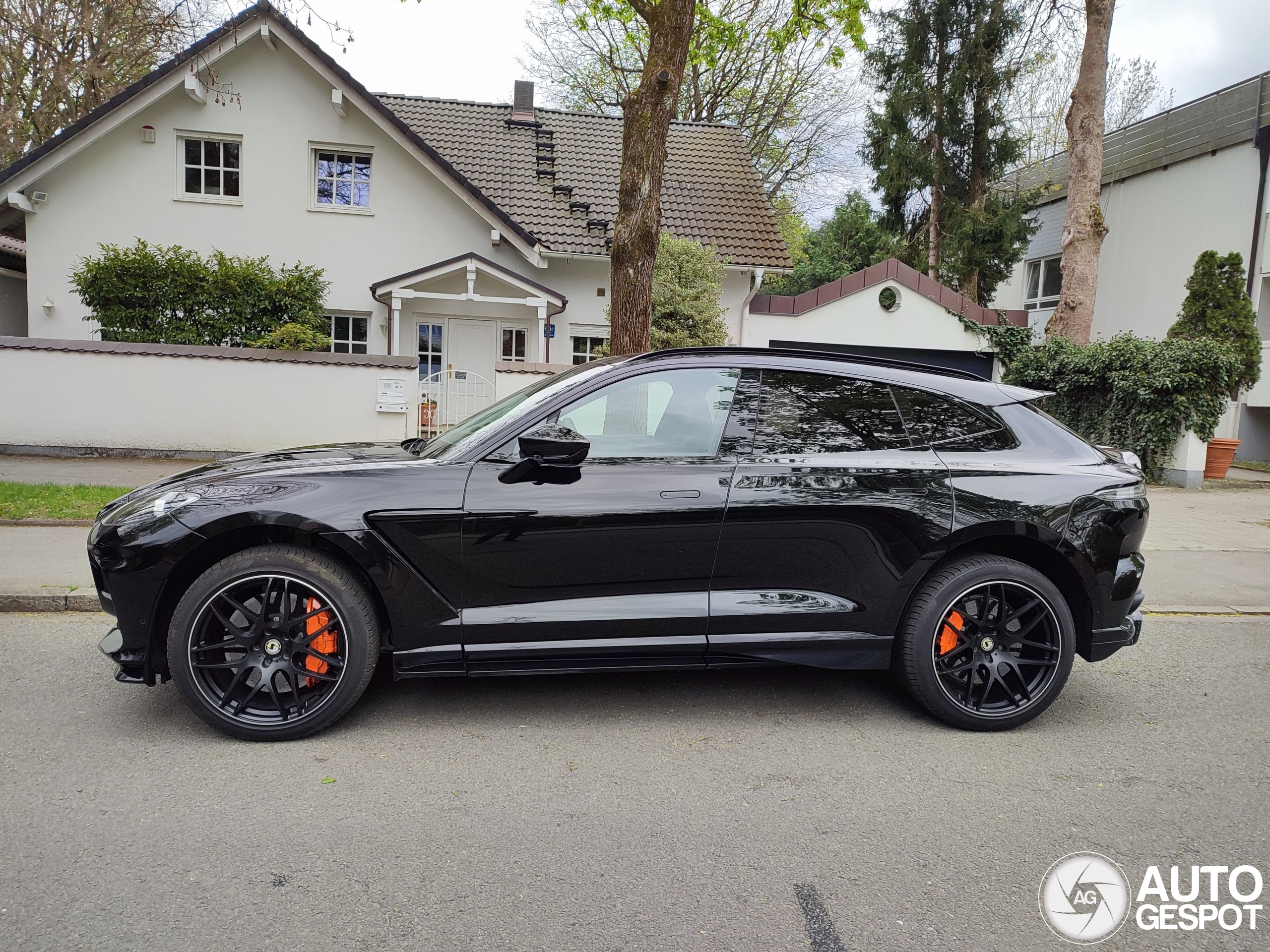 Aston Martin DBX707