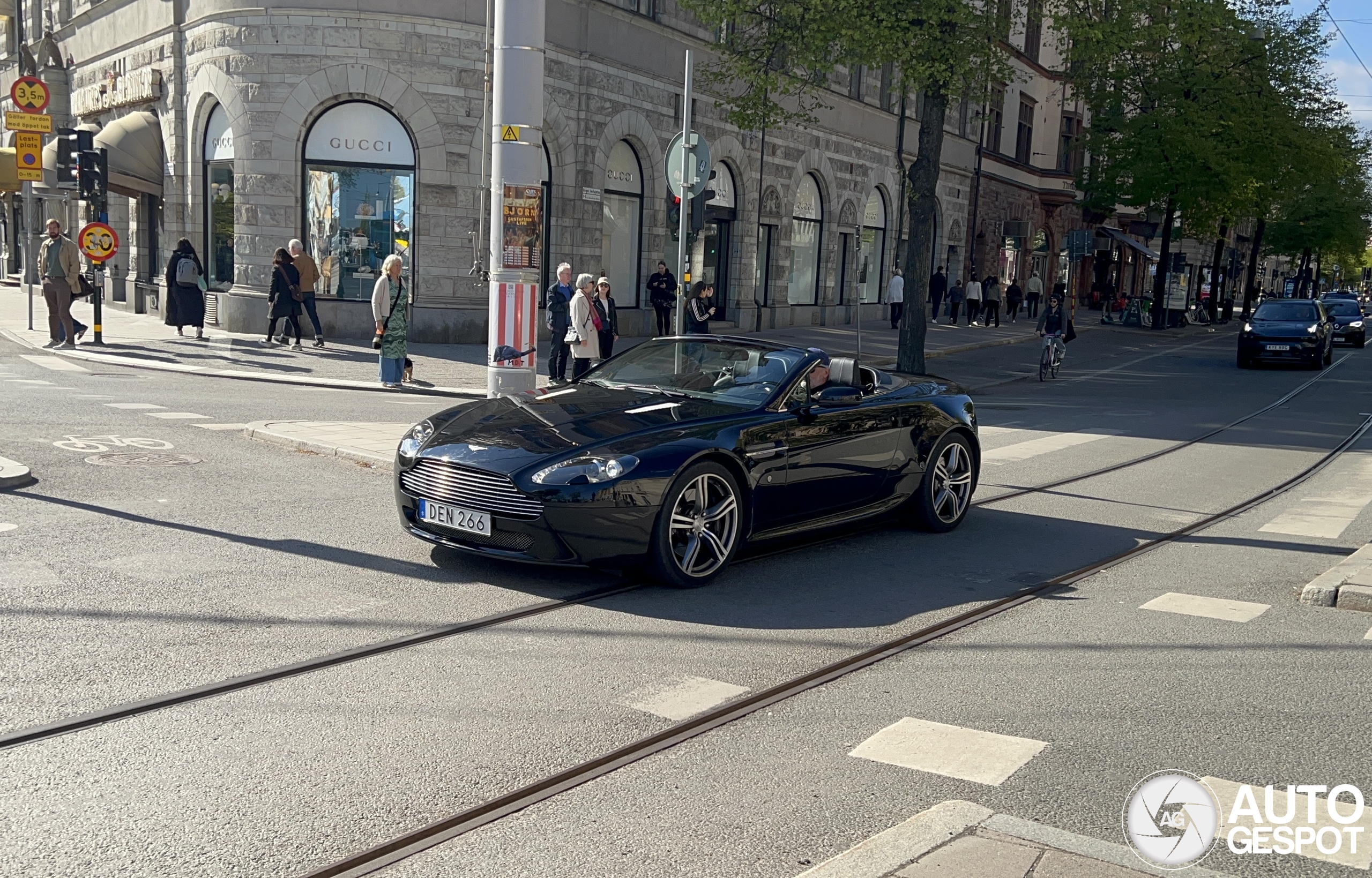 Aston Martin V8 Vantage Roadster