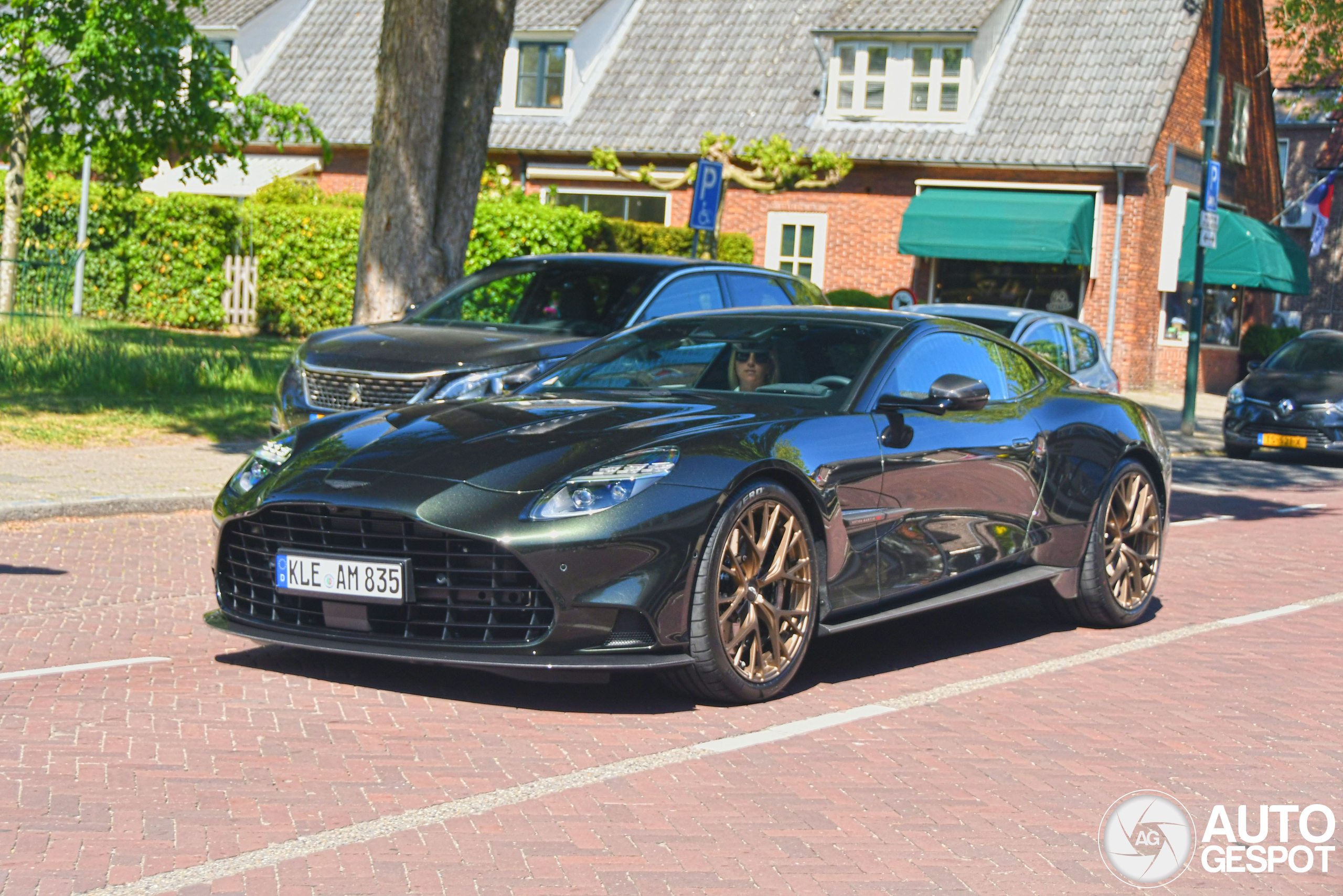 Aston Martin Vanquish 2025