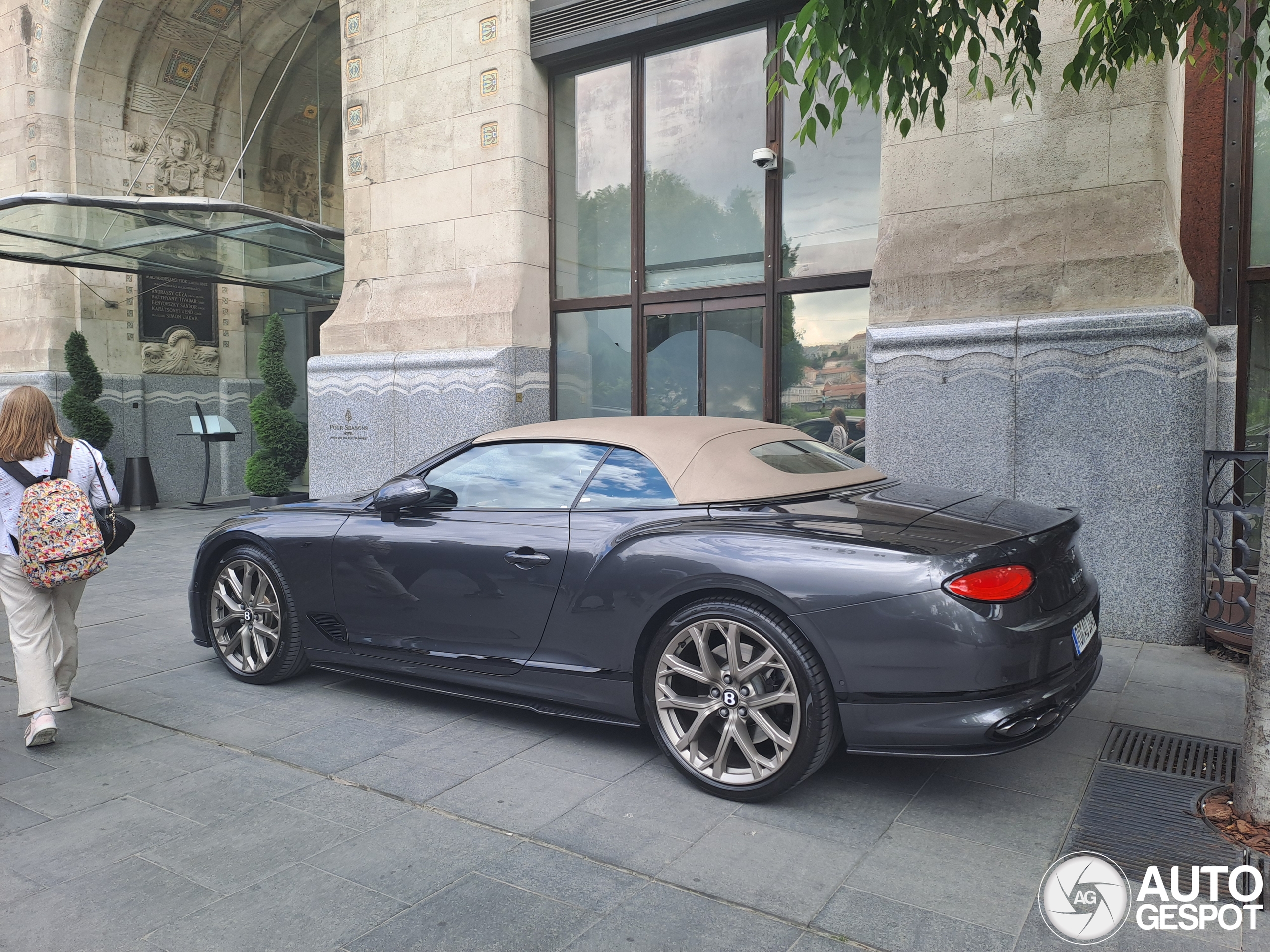 Bentley Continental GTC V8 S 2023