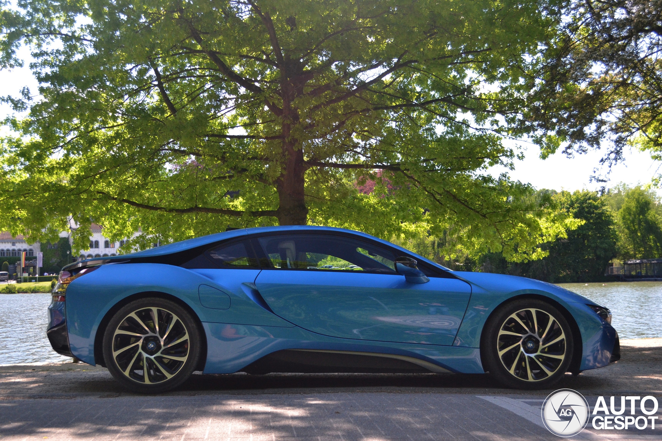 BMW i8