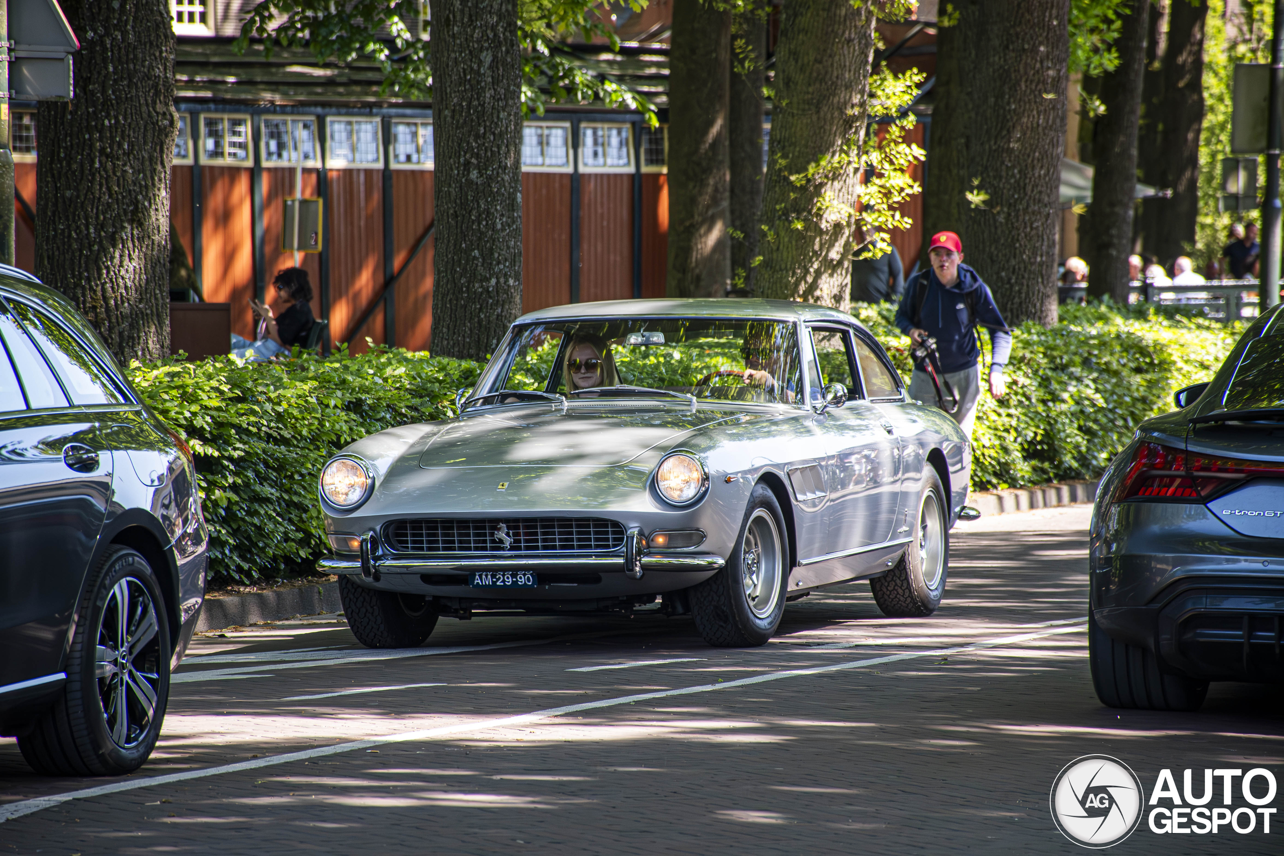 Ferrari 330 GT 2+2 Series II