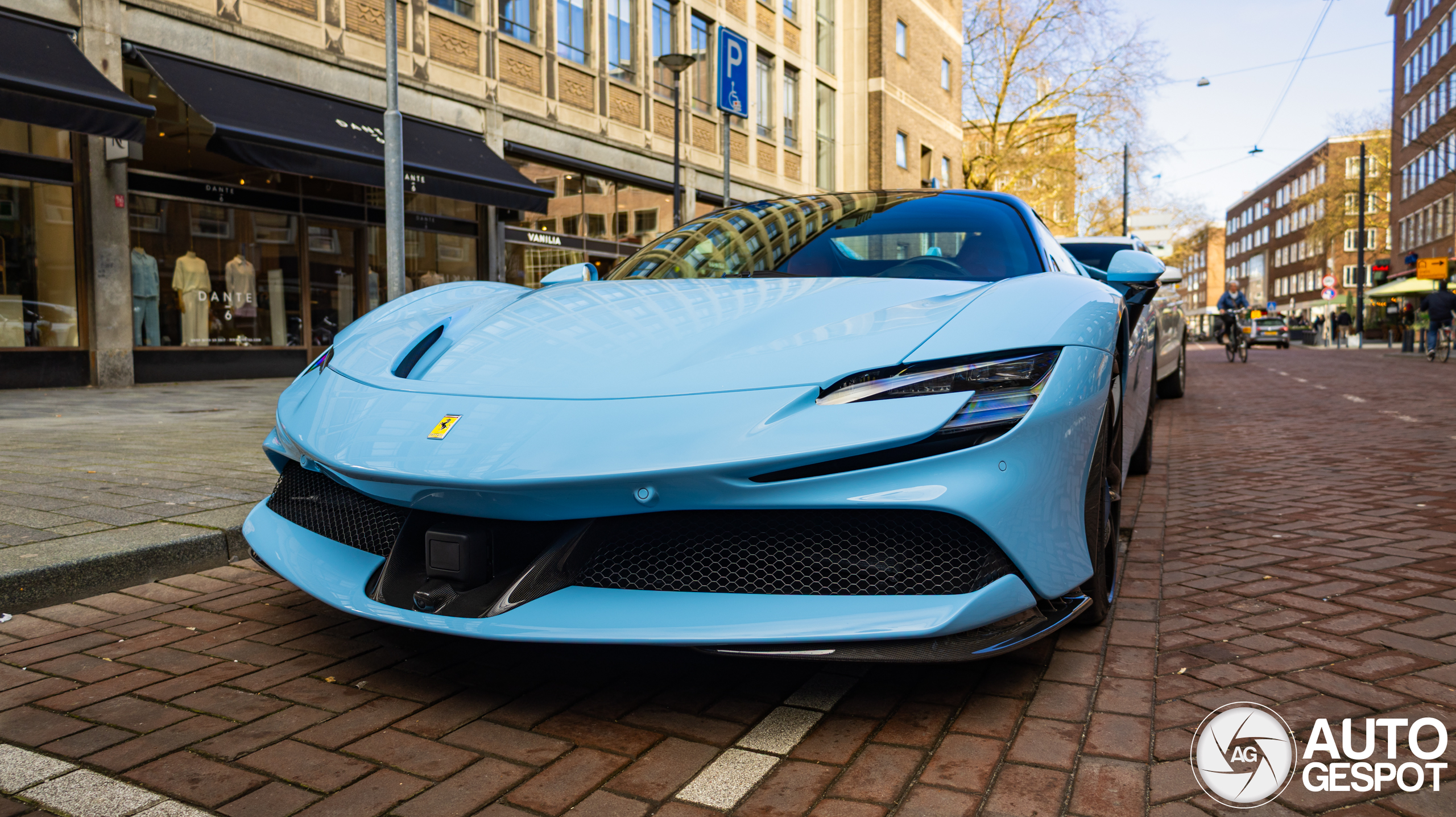 Ferrari SF90 Spider