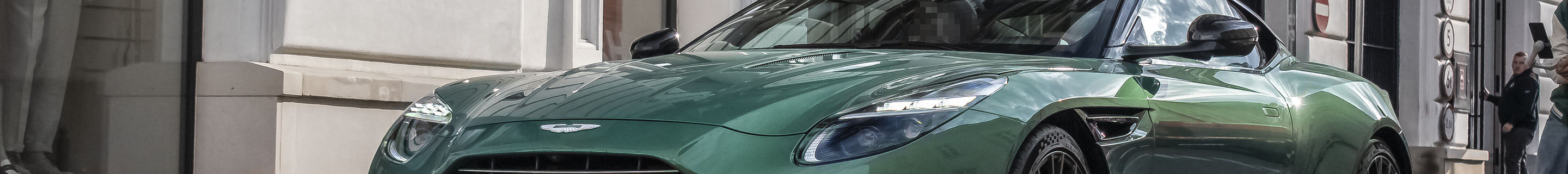 Aston Martin DB12