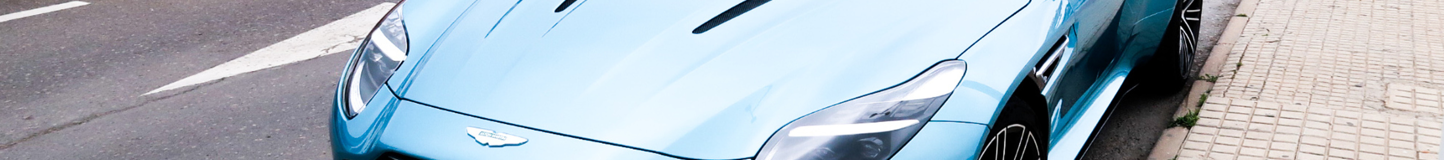 Aston Martin DB12 Volante