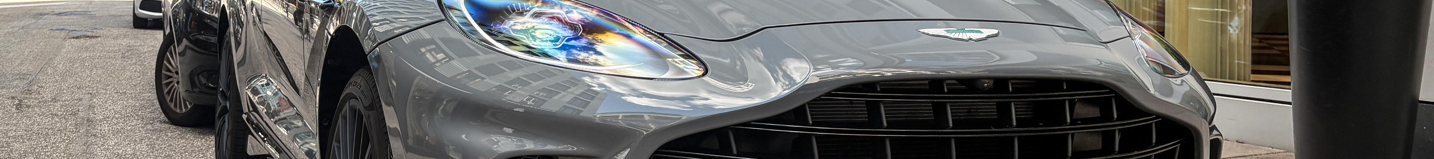 Aston Martin DBX707