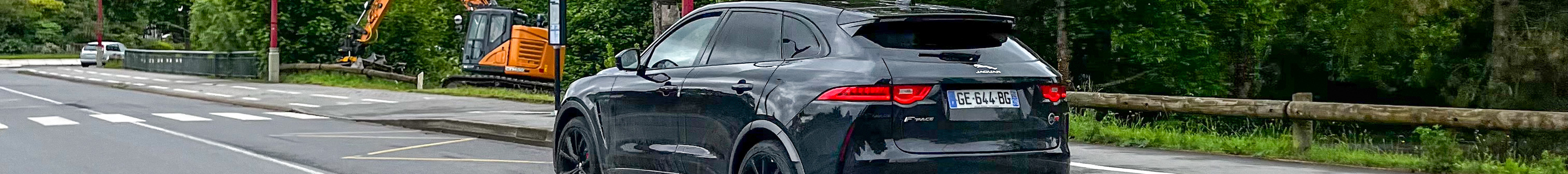 Jaguar F-PACE SVR