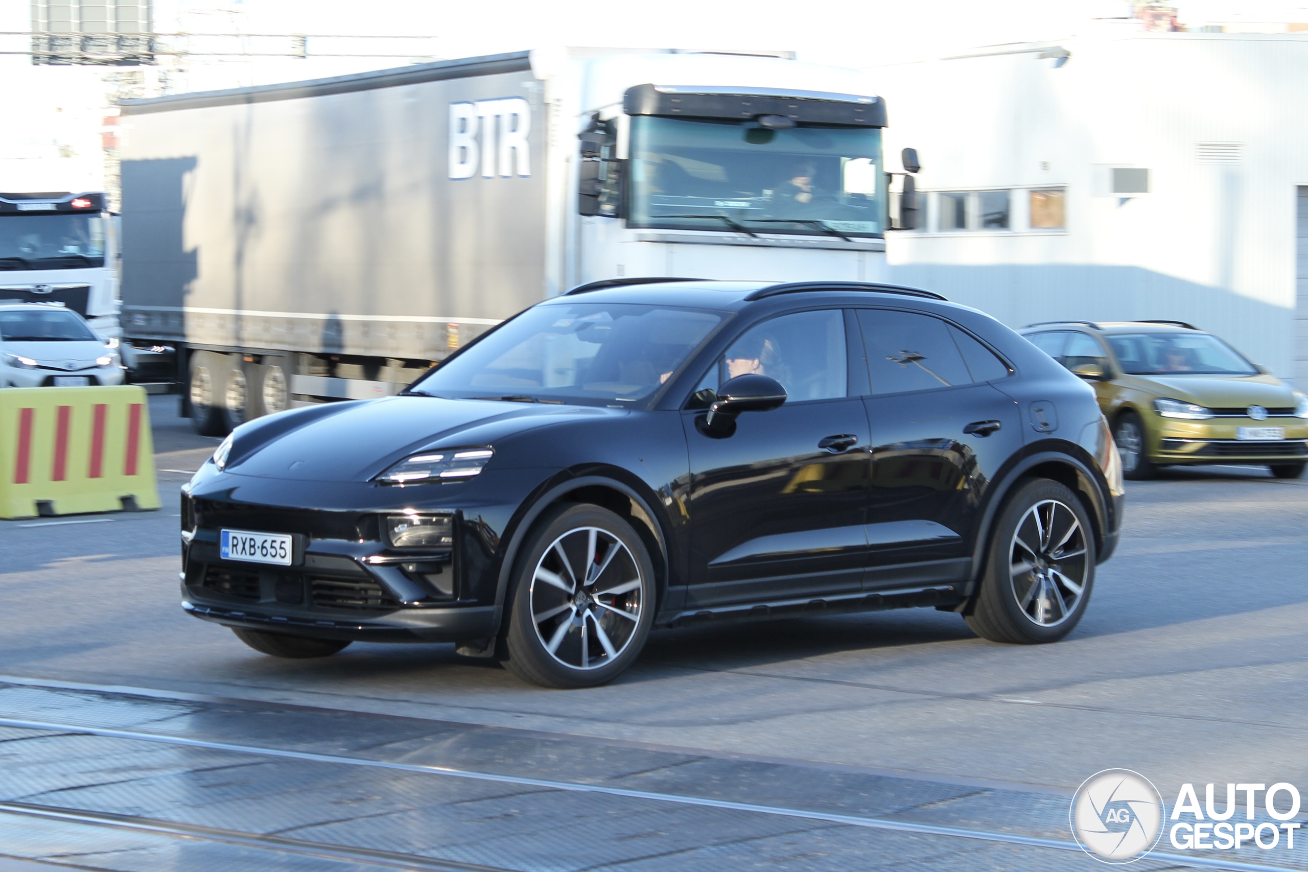 Porsche Macan EV Turbo