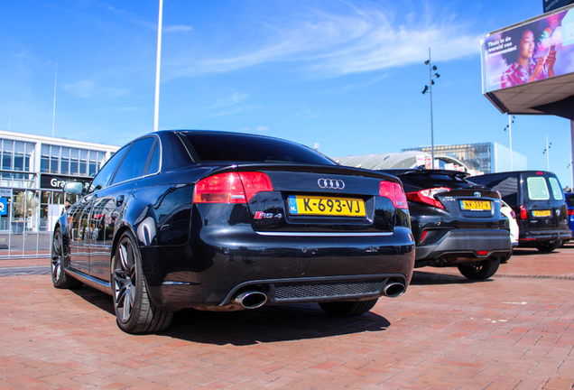 Audi RS4 Sedan