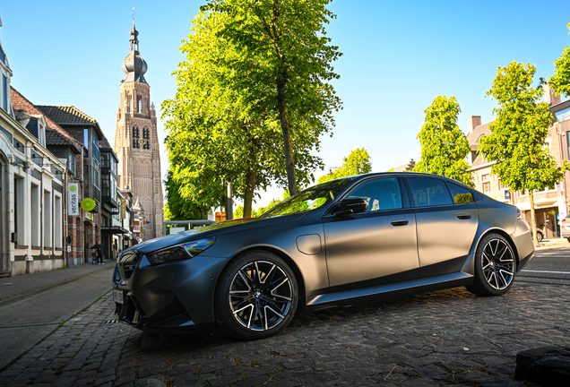 BMW M5 G90