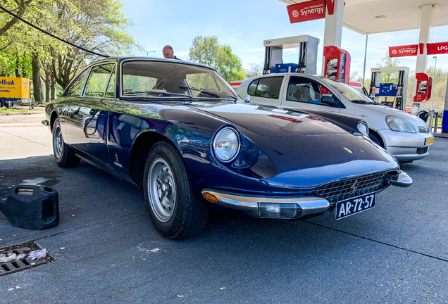 Ferrari 365 GT 2+2