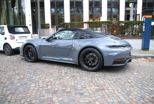 Porsche 992 Carrera 4 GTS Cabriolet