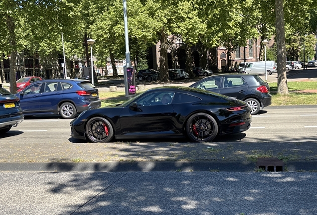 Porsche 992 Carrera 4 GTS