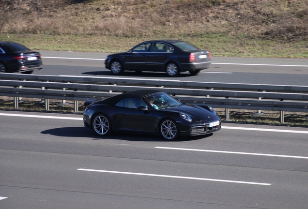 Porsche 992 Carrera 4S Cabriolet