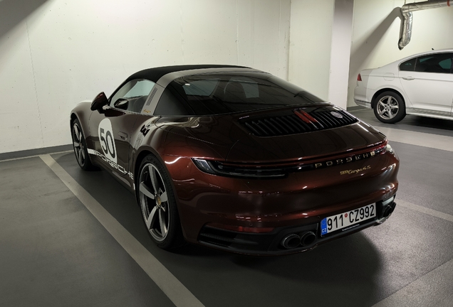 Porsche 992 Targa 4S Heritage Design Edition