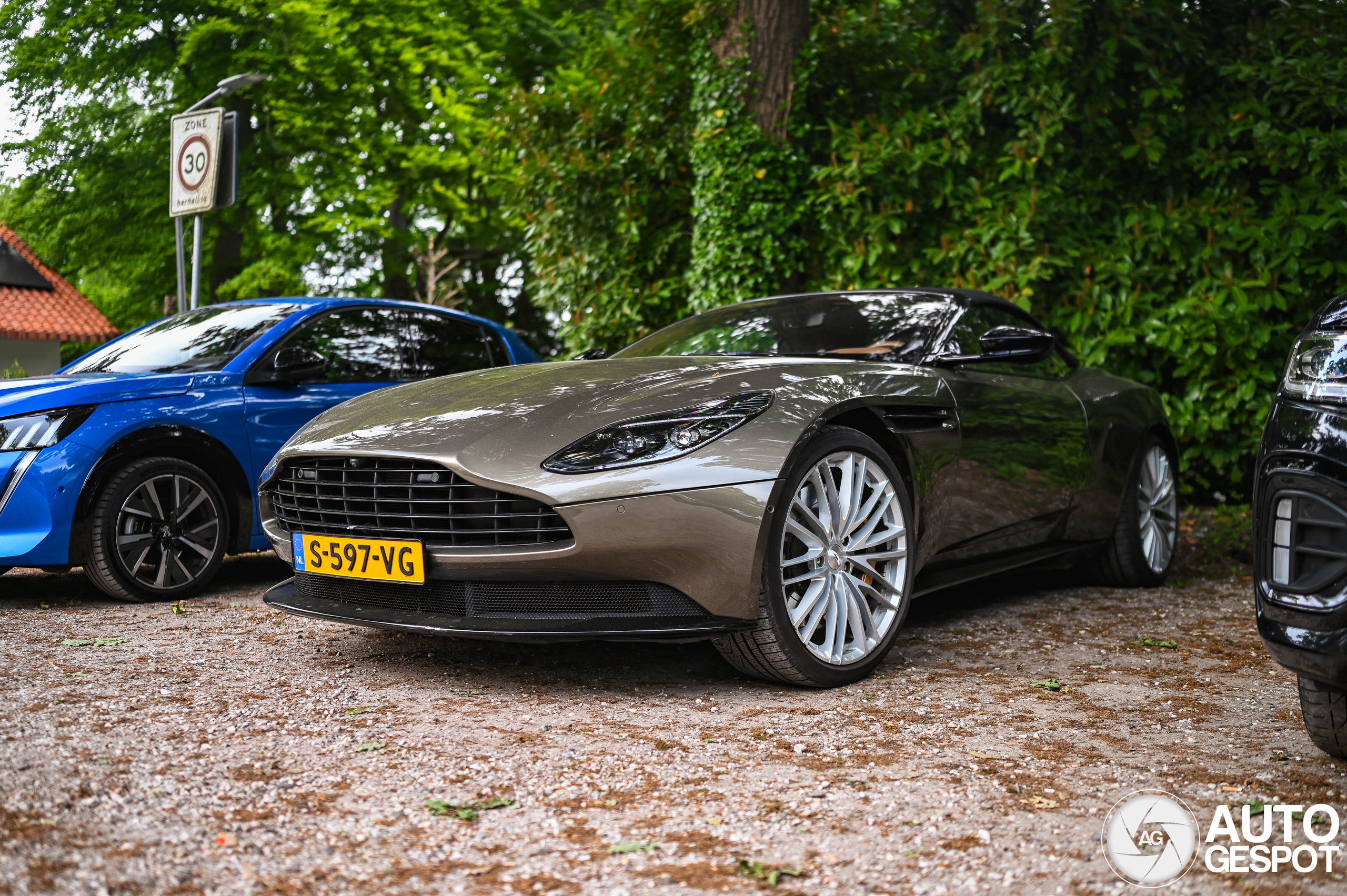 Aston Martin DB11 V8 Volante