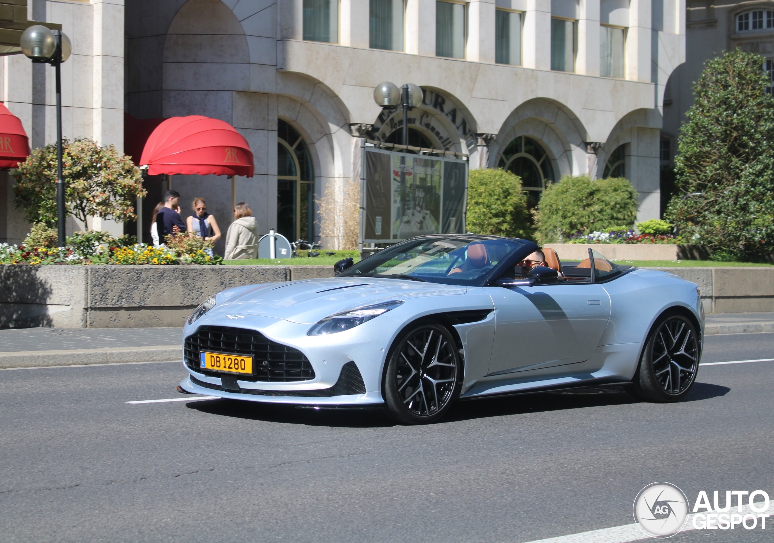 Aston Martin DB12 Volante