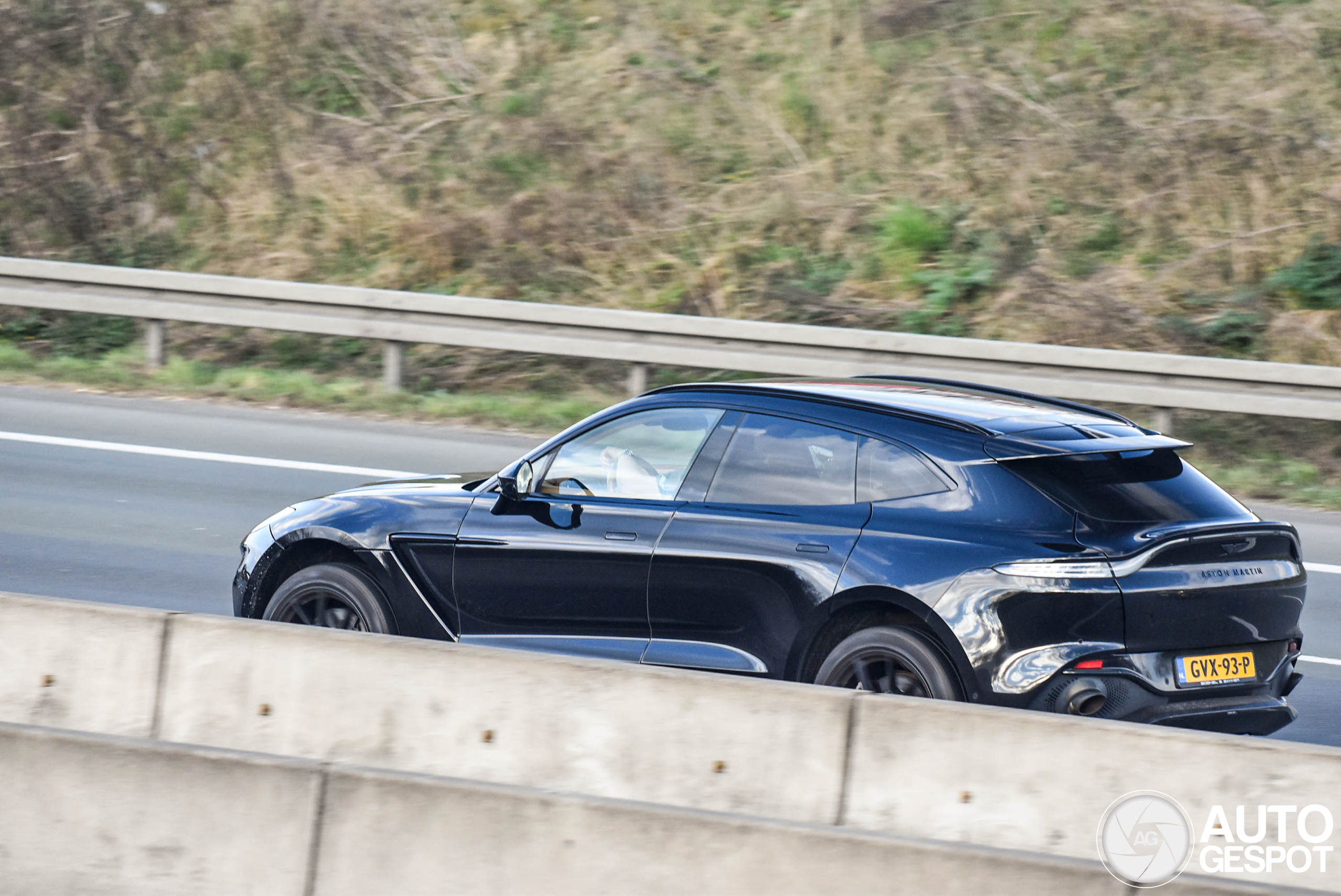 Aston Martin DBX