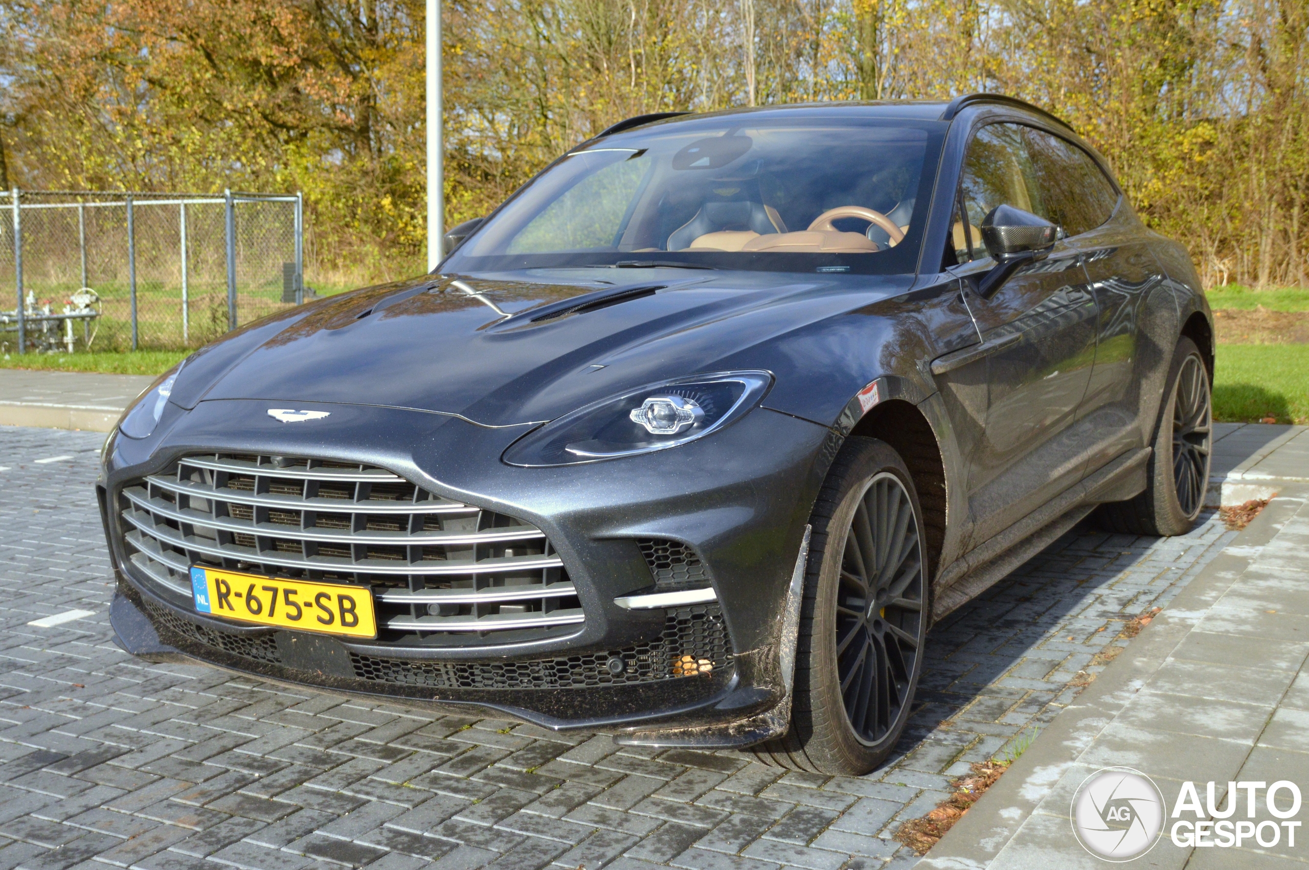 Aston Martin DBX707