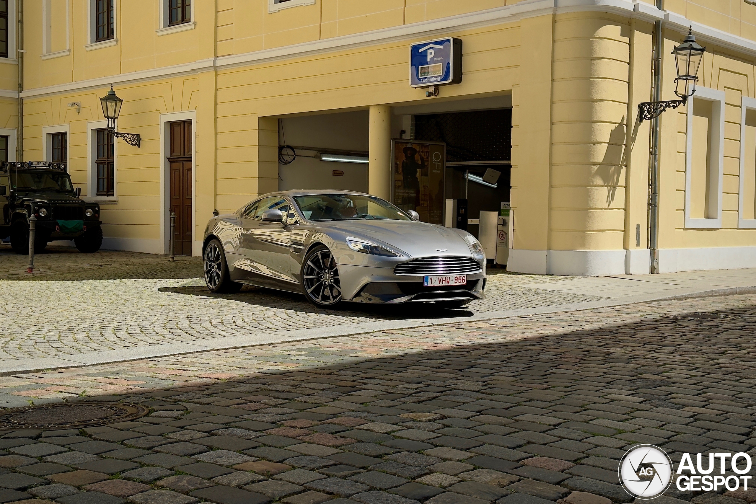 Aston Martin Vanquish 2013