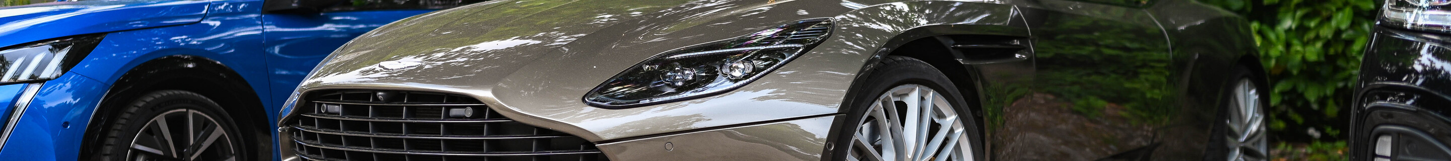 Aston Martin DB11 V8 Volante