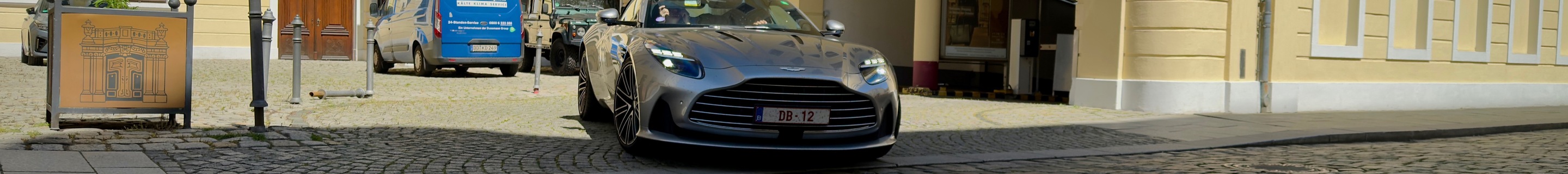 Aston Martin DB12