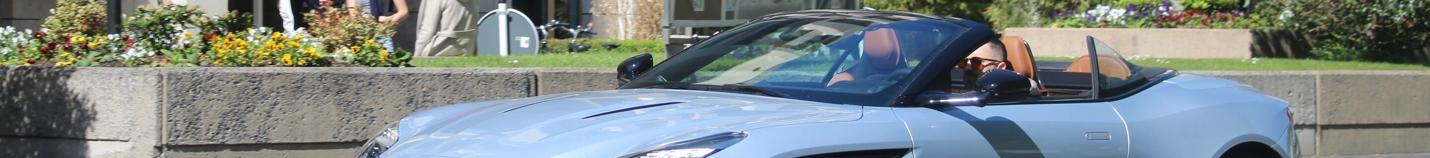 Aston Martin DB12 Volante
