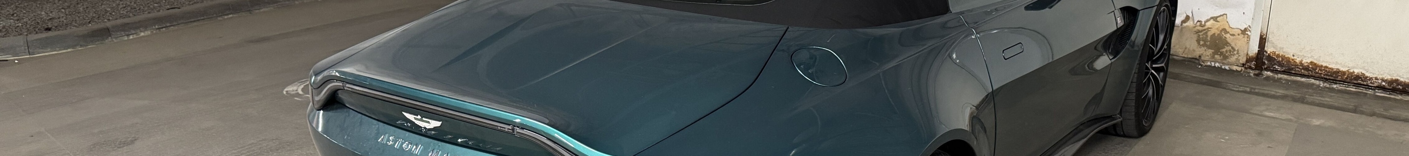 Aston Martin V8 Vantage Formula 1 Edition Roadster