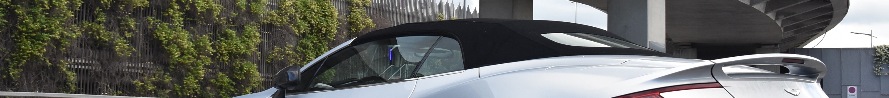 Aston Martin Vanquish Volante