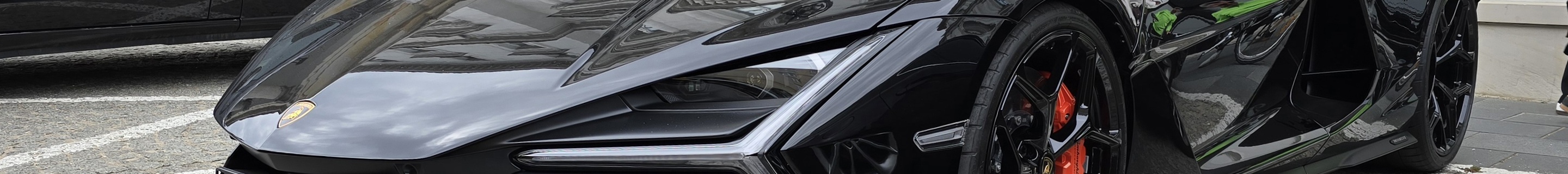 Lamborghini Revuelto