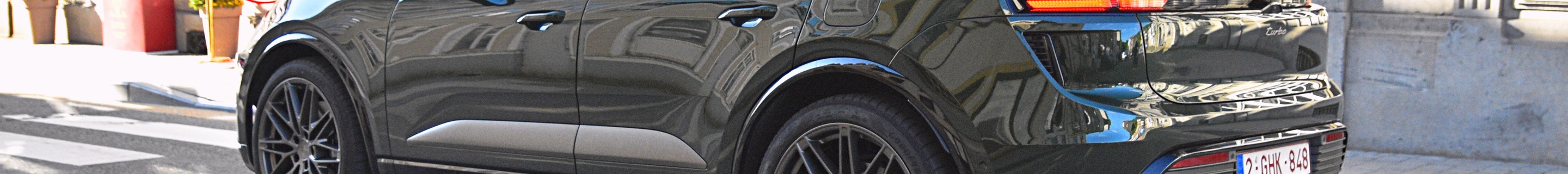Porsche Macan EV Turbo
